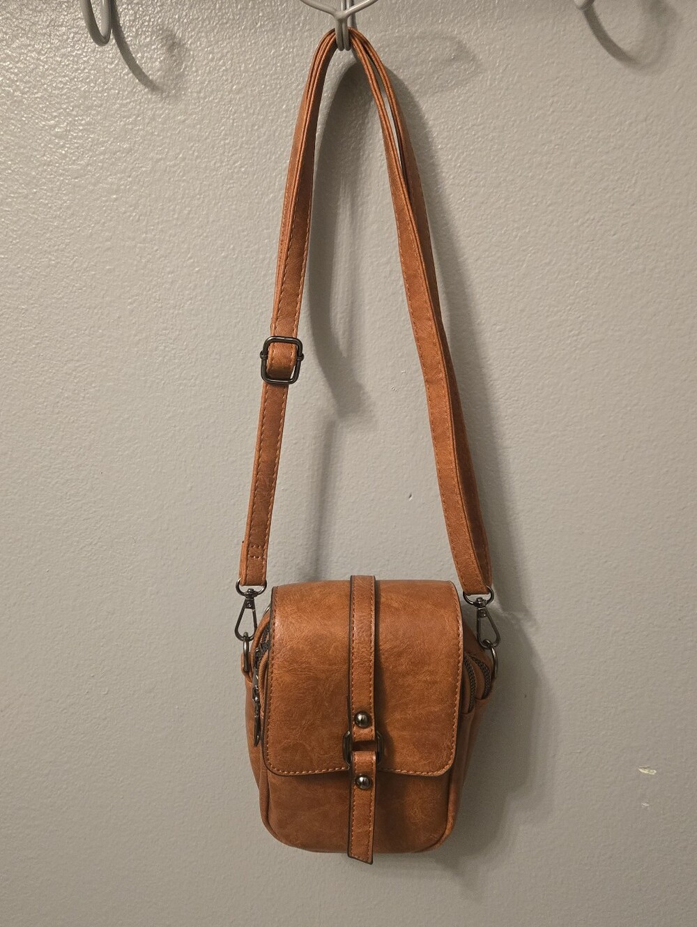 Classic Tan Crossbody Bag for Women Or Men - Adjustable Strap